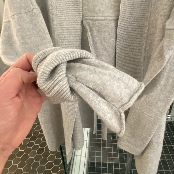 100% Cashmere Lululemon Cardigan - Picture 5 of 7